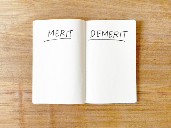 Merit &Demeritと書かれたノート